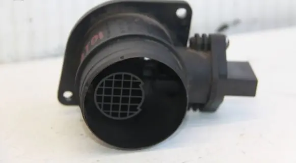 Volkswagen Touran I Mass air flow meter 038906461B