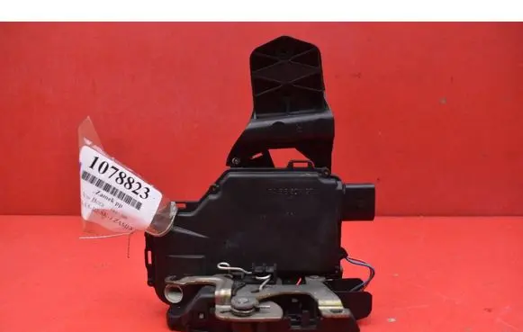 Volkswagen Bora Front door lock C3B1837016A