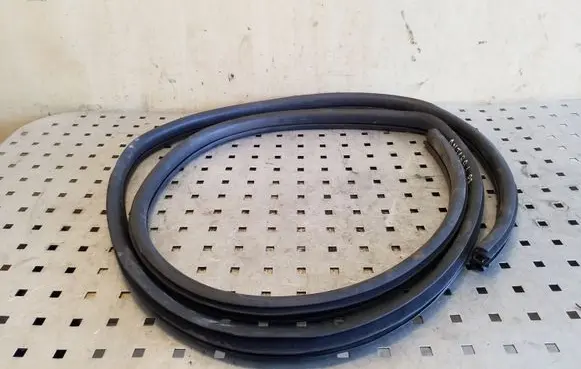 Opel Antara Front door rubber seal