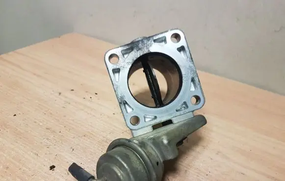 Nissan Navara Throttle valve