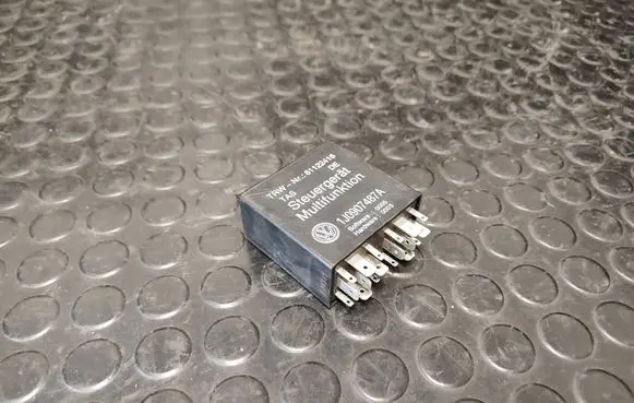 Volkswagen PASSAT B5.5 Other relay 1J0907487A