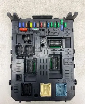 Citroen C4 Grand Picasso Fuse module 281197595 966689568002