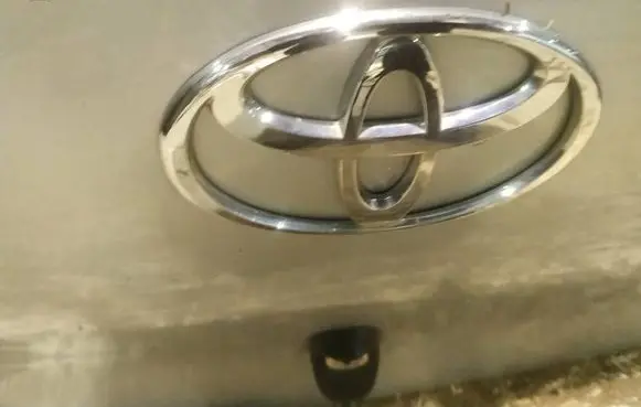 Toyota Yaris Manufacturer badge logo/emblem