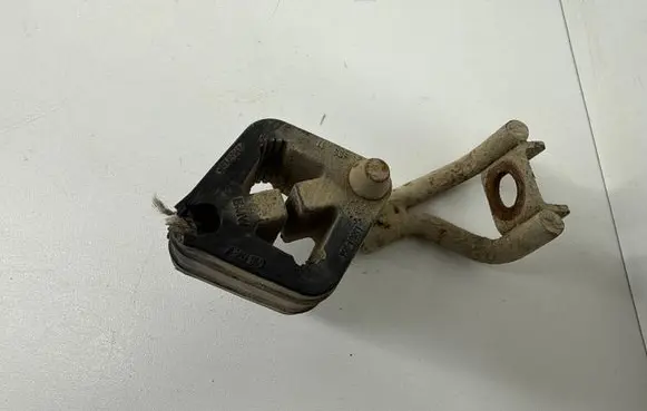 BMW X1 E84 Muffler mount bracket/holder 7589950