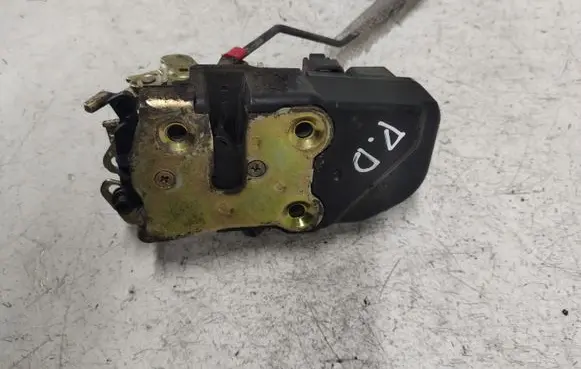 Chrysler PT Cruiser Front door lock