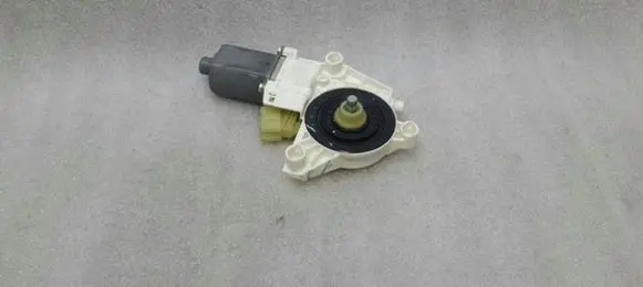 Mercedes-Benz ML W164 Front door window regulator motor A2518200842