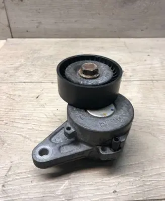 Volkswagen PASSAT B8 Generator/alternator belt tensioner 04L903315A V280