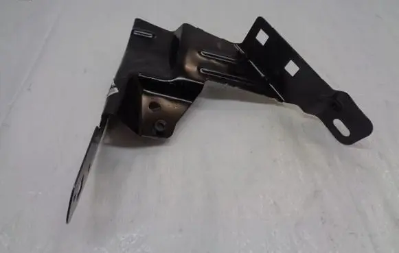 Citroen C4 Cactus Fender mounting bracket 9804742480