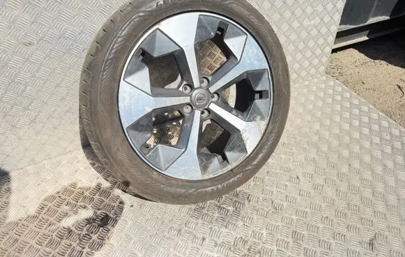 Volvo XC40 R19 alloy rim