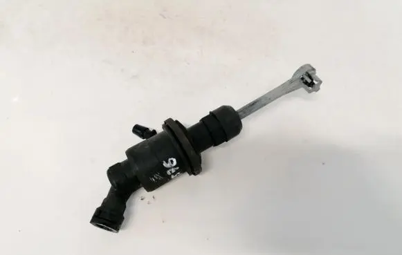 Suzuki Swift I Clutch master cylinder