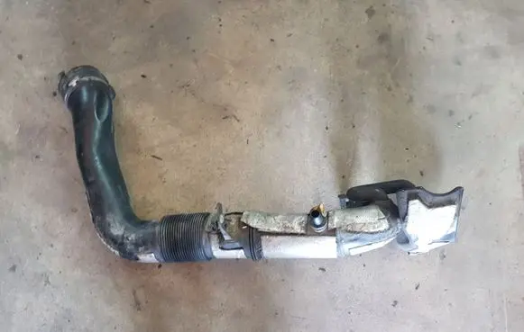 Volvo V50 Turbo air intake inlet pipe/hose 6652A