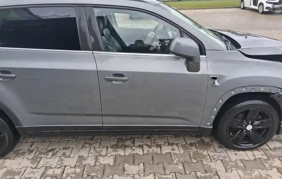 Chevrolet Orlando Front door