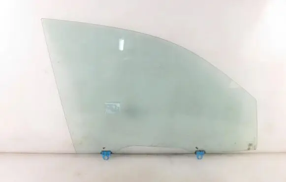 Mitsubishi Outlander Front door window glass four-door