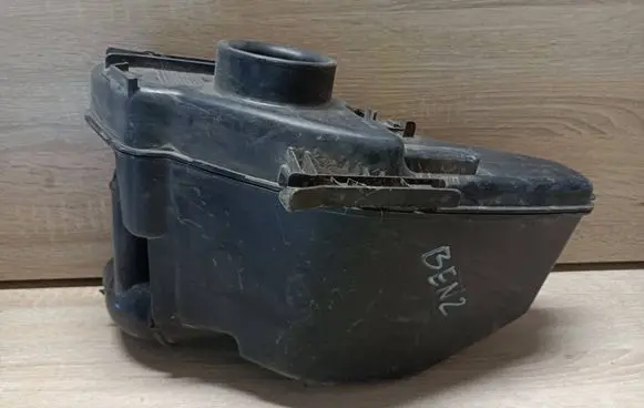 Peugeot 5008 Air filter box 9656237880