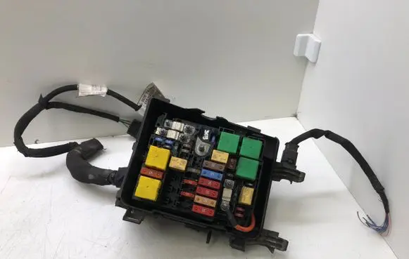 Peugeot 308 Fuse module 9804848580