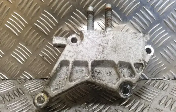 KIA Sportage Engine mounting bracket