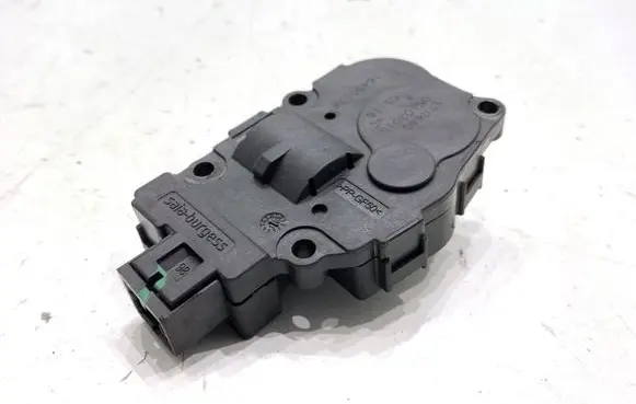 Volkswagen Touareg II Air flap motor/actuator EFB440