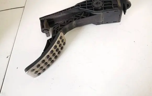 Mercedes-Benz R W251 Accelerator throttle pedal a1643000104