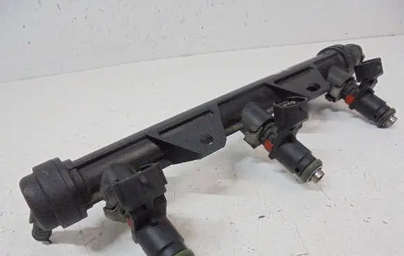 Skoda Fabia Mk2 (5J) Fuel injector 03E906031A