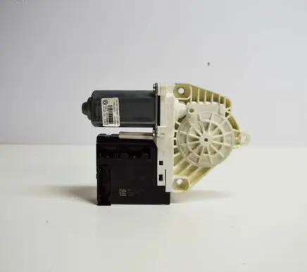 Volkswagen PASSAT CC Front door window regulator motor 3C0959793C 3C8959701