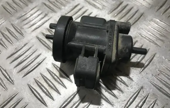 Mercedes-Benz C W202 Turbo solenoid valve a0005450427 4715396