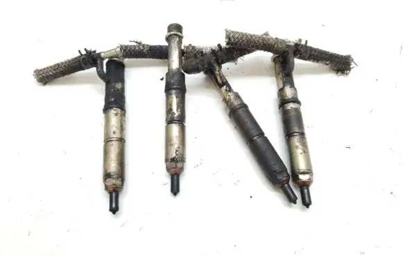 Mitsubishi Canter Fuel injector 751011C