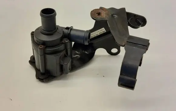 Volkswagen PASSAT B8 Electric auxiliary coolant/water pump 5Q0121599AM