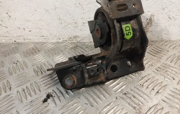 Engine mount bracket