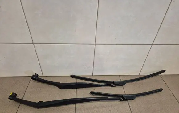 KIA Optima Front wiper blade arm 