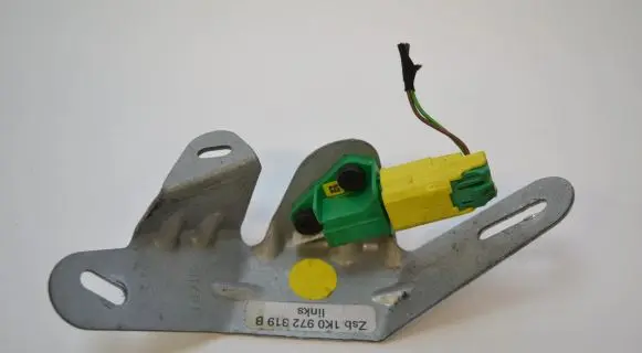 Volkswagen Golf V Airbag deployment crash/impact sensor 1K0972319B 1K0909606C