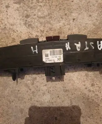 Opel Astra H Hazard light switch 03758075 13100105