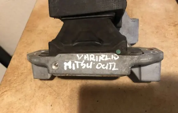 Mitsubishi Outlander Engine mount bracket