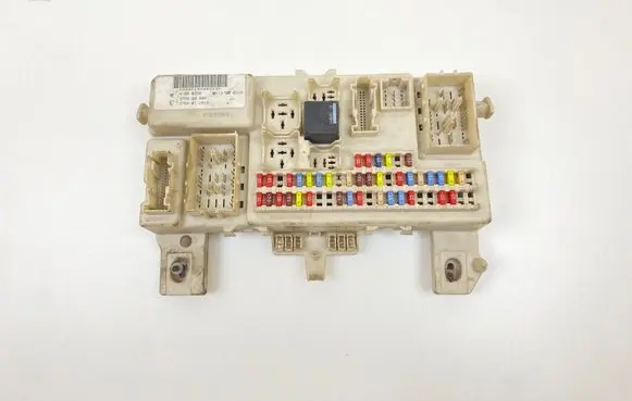 Ford Focus Fuse module 4M5T14A073 14A073 5D29693