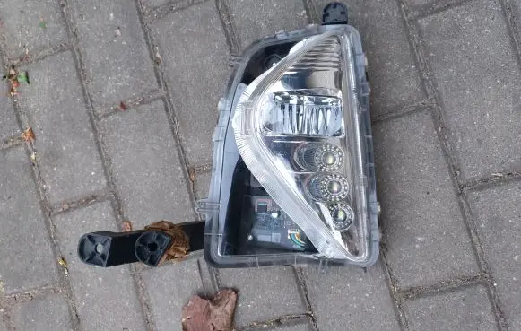 Toyota Prius+ (ZVW40) Front fog light 8122047020