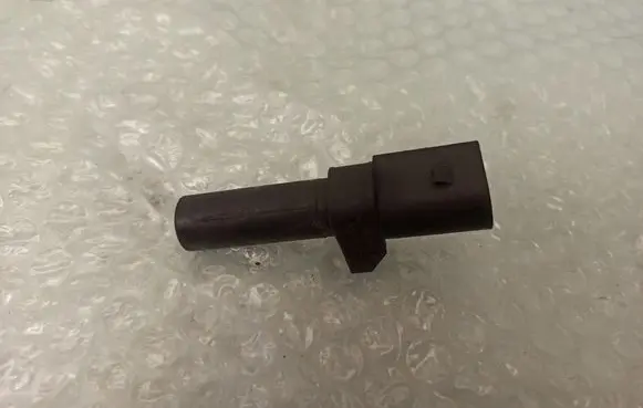 Mercedes-Benz Sprinter W906 Crankshaft position sensor A0031532728
