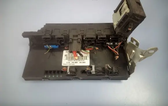 Mercedes-Benz C W203 Comfort/convenience module 2035450701 5DK00797420