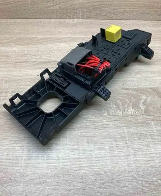 Opel Vectra C Fuse module 13181984 460023260