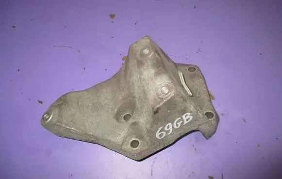 Skoda Superb B5 (3U) Generator/alternator bracket 115KM