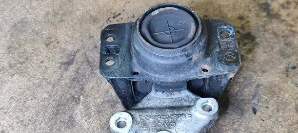 Peugeot 5008 Engine mount bracket 9636583980 9676819780 9636270080
