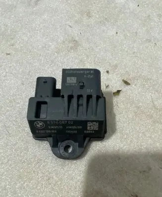BMW 5 F10 F11 Glow plug pre-heat relay 857008702 0522120103