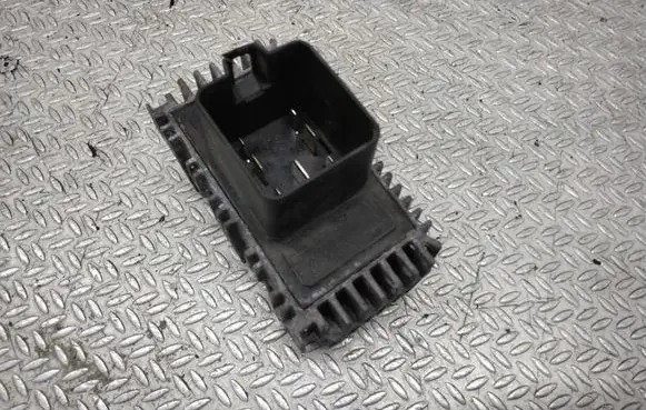 Opel Meriva A Glow plug pre-heat relay 55354141