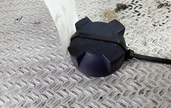 Audi A4 S4 B5 8D Coolant expansion tank/reservoir cap 