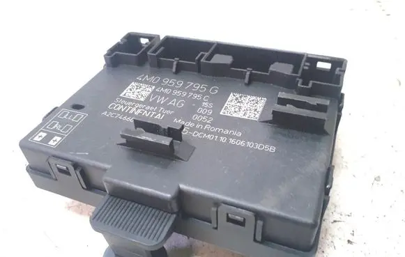 Audi A4 S4 B9 Door control unit/module 4M0959795G