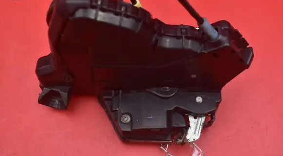 Toyota Corolla Verso E110 Front door lock