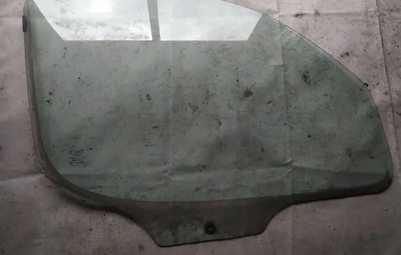 Fiat Doblo Front door window glass four-door as2