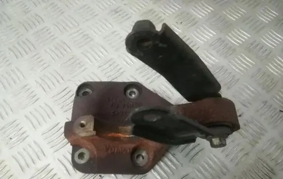 Volvo XC70 Engine mount bracket 30787842