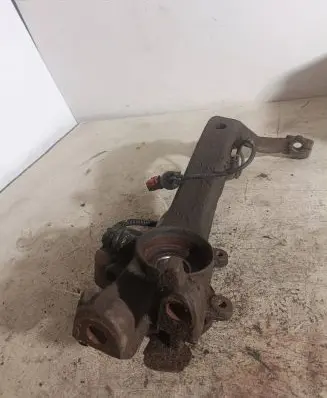 Volkswagen PASSAT B5 Front wheel hub spindle knuckle