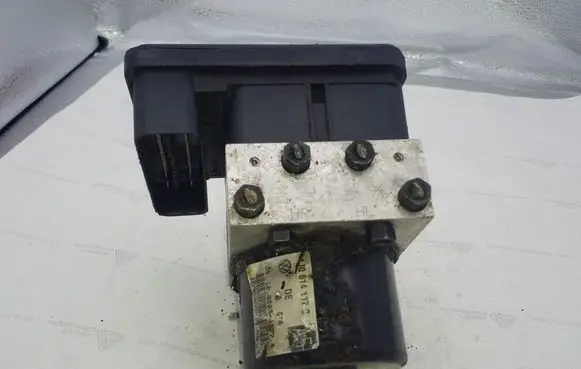 Skoda Octavia Mk2 (1Z) ABS Pump 1J0614117G 1C0907379L 10096003343