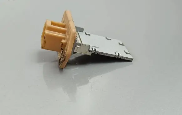 Heater blower motor/fan resistor