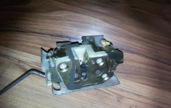 Mazda 323 Front door lock
